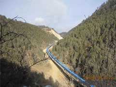 2015年自贡运机新产品开发项目“U型深槽角曲线带式输送机”投入运行