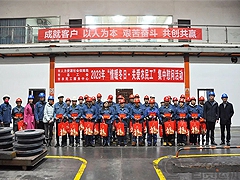 自贡市人社局、总工会、农民工服务中心，走进运机集团总装车间慰问农民工